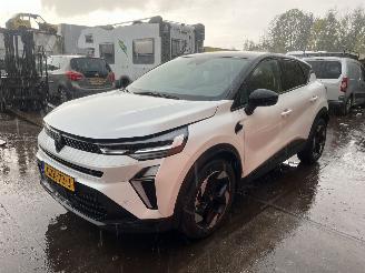 krockskadad bil auto Renault Captur Hybride 2025/2