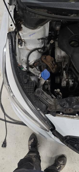 Kia Cee d 3dr weinig schade picture 9