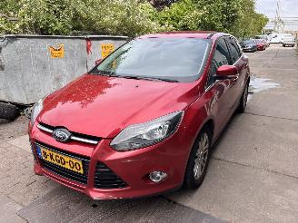 Damaged car Ford Focus 1.0 ecoboost 2013/4