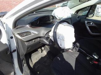 Peugeot 2008 2008 (CU), MPV, 2013 / 2019 1.2 Vti 12V PureTech 82 picture 11