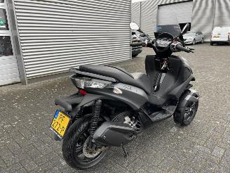 Piaggio MP3 300 Yourban Autorijbewijs picture 2