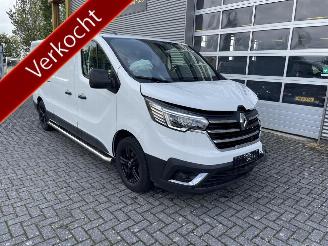 skadebil bedrijf Renault Trafic 2.0 Blue dCi 150 EDC T30 L2H1 Extra 2024/6