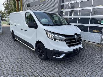 krockskadad bil bedrijf Renault Trafic 2.0 Blue dCi 150 EDC T30 L2H1 Extra 2024/6