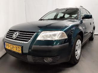 krockskadad bil auto Volkswagen Passat Passat (3B3) Sedan 2.0 (AZM(Euro 4)) [85kW]  (11-2000/03-2005) 2002/6