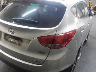 Hyundai Ix35 iX 35 (LM) SUV 2.0 CRDi 16V 4x4 (D4HA) [135kW]  (01-2010/09-2015) picture 4