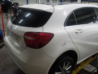 Mercedes A-klasse A (W176) Hatchback 1.6 A-180 16V (M270.910) [90kW]  (09-2012/05-2018) picture 3