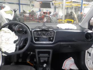Volkswagen Up! Up! (121) Hatchback 1.0 12V 60 (CHYA) [44kW]  (08-2011/08-2020) picture 5