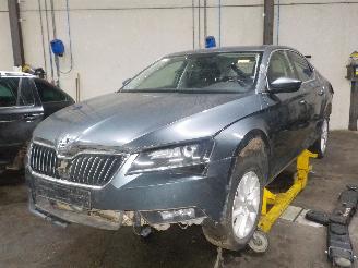 Uttjänta bilar auto Skoda Superb Superb (3V3) Hatchback 2.0 TDI (DFCA) [140kW]  (03-2015/...) 2016