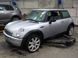 Coche siniestrado Mini Mini Mini One/Cooper (R50) Hatchback 1.6 16V One (W10-B16A) [66kW]  (06-200=
1/03-2007) 2003