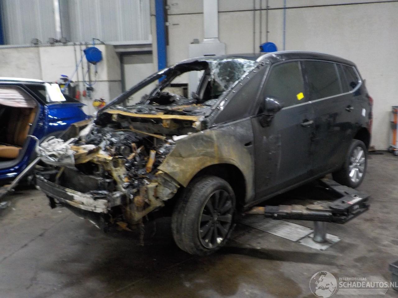 Opel Zafira Zafira Tourer (P12) MPV 2.0 CDTI 16V 165 Ecotec (A20DTH(Euro 5)) [121k=
W]  (10-2011/10-2014)