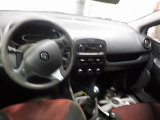 Renault Clio Clio IV (5R) Hatchback 5-drs 0.9 Energy TCE 90 12V (H4B-408(H4B-B4)) [=
66kW]  (11-2012/08-2021) picture 5
