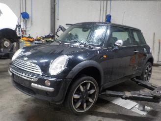 Coche siniestrado Mini Mini Mini One/Cooper (R50) Hatchback 1.6 16V One (W10-B16A) [66kW]  (06-200=
1/09-2006) 2004