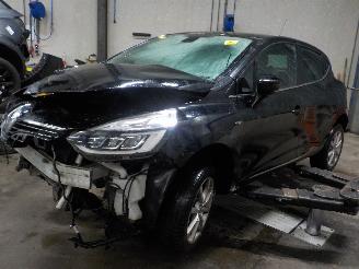 Coche siniestrado Renault Clio Clio IV (5R) Hatchback 5-drs 0.9 Energy TCE 90 12V (H4B-408(H4B-B4)) [=
66kW]  (11-2012/08-2021) 2017/4