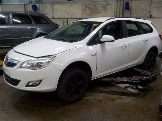 Salvage car Opel Astra Astra J Sports Tourer (PD8/PE8/PF8) Combi 1.4 16V ecoFLEX (A14XER(Euro=
 5)) [74kW]  (10-2010/10-2015) 2012