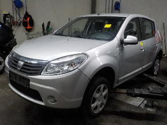 Coche siniestrado Dacia Sandero Sandero I (BS) Hatchback 1.2 16V (D4F-732(D4F-F7)) [55kW]  (11-2008/12=
-2012) 2011