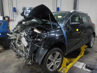 Coche siniestrado Renault Clio Clio IV Estate/Grandtour (7R) Combi 5-drs 0.9 Energy TCE 90 12V (H4B-4=
00(H4B-A4)) [66kW]  (01-2013/08-2021) 2015