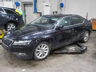 Uttjänta bilar auto Skoda Superb Superb (3V3) Liftback 2.0 TDI (DDAA) [140kW]  (03-2015/...) 2016