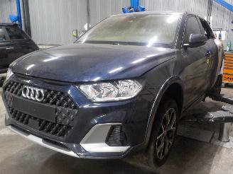 demontáž osobní automobily Audi A1 A1 City Carver (GBH) Hatchback 5-drs 1.0 30 TFSI 12V (DKJA) [85kW]  (0=
7-2019/07-2022) 2020