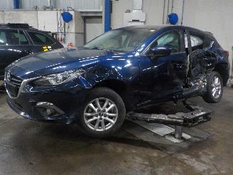 Coche siniestrado Mazda 3 3 (BM/BN) Hatchback 2.0 SkyActiv-G 120 16V (PEY5) [88kW]  (09-2013/05-=
2019) 2015