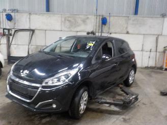 demontáž osobní automobily Peugeot 208 208 I (CA/CC/CK/CL) Hatchback 1.2 Vti 12V PureTech 82 (EB2F(HMZ)) [60k=
W]  (03-2012/12-2019) 2017