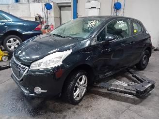 Sloopauto Peugeot 208 208 I (CA/CC/CK/CL) Hatchback 1.0 Vti 12V PureTech (EB0(ZMZ)) [50kW]  =
(03-2012/12-2019) 2012
