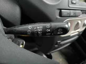 Toyota Yaris Yaris (P1) Hatchback 1.3 16V VVT-i (2SZFE) [64kW]  (04-2002/09-2005) picture 14