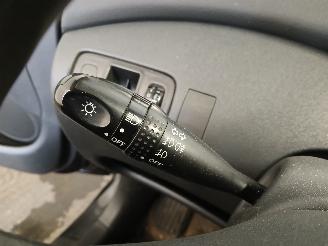 Toyota Yaris Yaris (P1) Hatchback 1.3 16V VVT-i (2SZFE) [64kW]  (04-2002/09-2005) picture 13