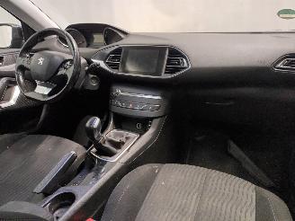 Peugeot 308 308 SW (L4/L9/LC/LJ/LR) Combi 5-drs 1.2 12V e-THP PureTech 110 (EB2DT(=
HNZ)) [81kW]  (03-2014/12-2021) picture 12