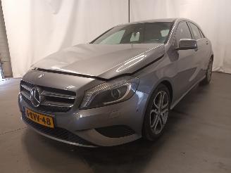 Schadeauto Mercedes A-klasse A (W176) Hatchback 1.6 A-180 16V (M270.910) [90kW]  (09-2012/05-2018) 2013/7