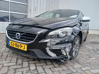 damaged passenger cars Volvo V-40 V40 (MV) Hatchback 5-drs 2.0 D2 16V (D4204T8(Euro 6b)) [88kW]  (02-201=
5/08-2019) 2015/6