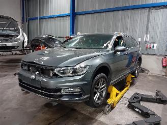 Coche siniestrado Volkswagen Passat Passat Variant (3G5) Combi 1.6 TDI 16V (DCXA) [88kW]  (08-2014/11-2020=
) 2017