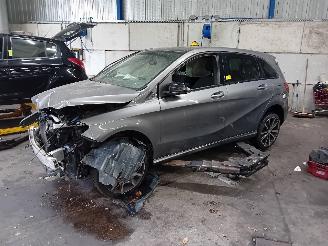 Sloopauto Mercedes B-klasse B (W246) Hatchback 1.6 B-200 BlueEFFICIENCY Turbo 16V (M270.910) [115k=
W]  (11-2011/12-2018) 2015