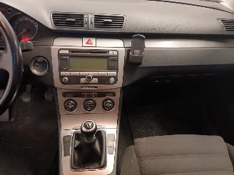 Volkswagen Passat Passat Variant (3C5) Combi 1.6 FSI 16V (BLF(Euro 4)) [85kW]  (08-2005/=
06-2008) picture 12