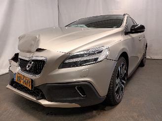 damaged passenger cars Volvo V-40 V40 Cross Country (MZ) Hatchback 5-drs 1.5 T3 16V Geartronic (B4154T4(=
Euro 6b)) [112kW]  (04-2015/08-2019) 2018/10