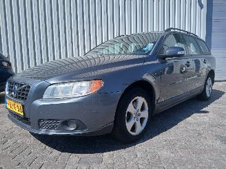 Schadeauto Volvo V-70 V70 (BW) Combi 2.0 D 16V (D4204T(Euro 3)) [100kW]  (10-2007/12-2015) 2010/1