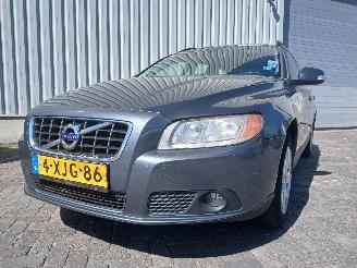 Volvo V-70 V70 (BW) Combi 2.0 D 16V (D4204T(Euro 3)) [100kW]  (10-2007/12-2015) picture 3