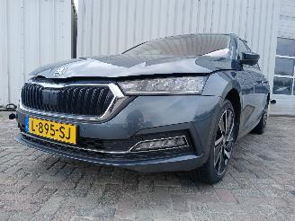 Schadeauto Skoda Octavia Octavia Combi (NXAC) Combi 5-drs iV 1.4 TSI RS 16V (DGEA) [180kW]  (06=
-2020/...) 2021/7