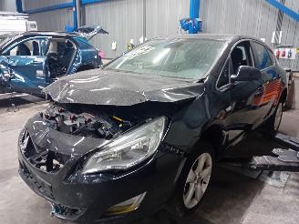 Coche siniestrado Opel Astra Astra J (PC6/PD6/PE6/PF6) Hatchback 5-drs 1.4 16V ecoFLEX (A14XER(Euro=
 5)) [74kW]  (12-2009/10-2015) 2010