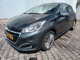 begagnad bil auto Peugeot 208 208 I (CA/CC/CK/CL) Hatchback 1.6 Blue HDi 100 (DV6FD(BHY)) [73kW]  (0=
1-2015/12-2019) 2015/10