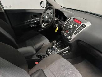 Kia Cee d Cee'd (EDB5) Hatchback 5-drs 1.4 CVVT 16V (G4FA) [66kW]  (08-2009/12-2=
012) picture 10