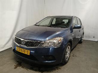 Schadeauto Kia Cee d Cee'd (EDB5) Hatchback 5-drs 1.4 CVVT 16V (G4FA) [66kW]  (08-2009/12-2=
012) 1980