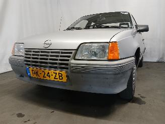 Schadeauto Opel Kadett Kadett E (33/34/43/44) Hatchback 1.3 S,LS,GL,GLS,GT (13S) [55kW]  (09-=
1984/08-1987) 1986/4