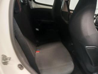Peugeot 108 108 Hatchback 1.0 12V (1KRFE(CFB)) [51kW]  (05-2014/...) picture 10
