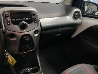 Peugeot 108 108 Hatchback 1.0 12V (1KRFE(CFB)) [51kW]  (05-2014/...) picture 17