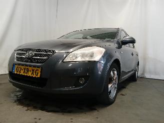 Schadeauto Kia Cee d Cee'd Sporty Wagon (EDF) Combi 1.6 16V (G4FC) [90kW]  (09-2007/12-2012=
) 2007/9