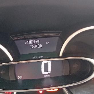 Renault Clio Clio IV (5R) Hatchback 5-drs 0.9 Energy TCE 90 12V (H4B-408(H4B-B4)) [=
66kW]  (11-2012/08-2021) picture 2