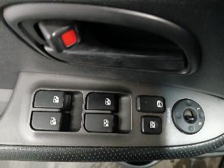 Kia Carens Carens III (FG) MPV 2.0i CVVT 16V (G4KA) [106kW]  (09-2006/06-2013) picture 14