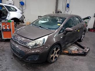 Vrakbiler auto Kia Rio Rio III (UB) Hatchback 1.4 CVVT 16V (G4FA) [80kW]  (09-2011/12-2017) 2011/0