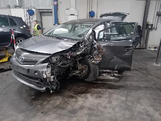 Auto da rottamare Toyota Prius Prius Plus (ZVW4) MPV 1.8 Hybrid 16V (2ZRFXE) [100kW]  (05-2011/...) 2013