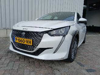 krockskadad bil auto Peugeot 208 208 II (UB/UH/UP) Hatchback 5-drs e-208 50 kWh (ZKX) [100kW]  (06-2019=
/...) 2021/2